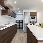 Trinidad Avenue Premium