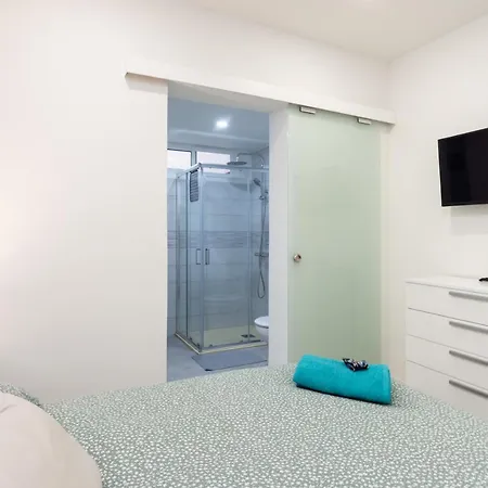 Trinidad Avenue Premium